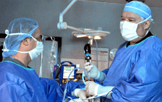 surgeons perform thoracic spine surgery